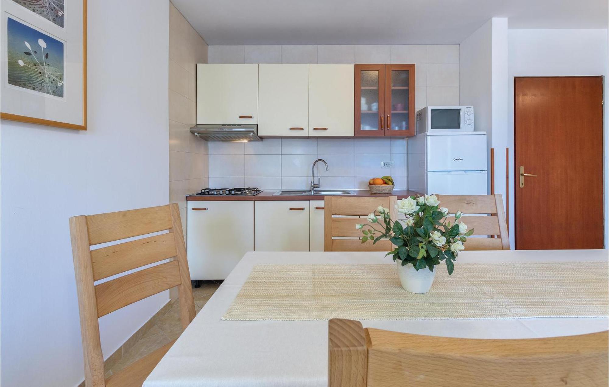 Lovely In With Kitchen Appartement *