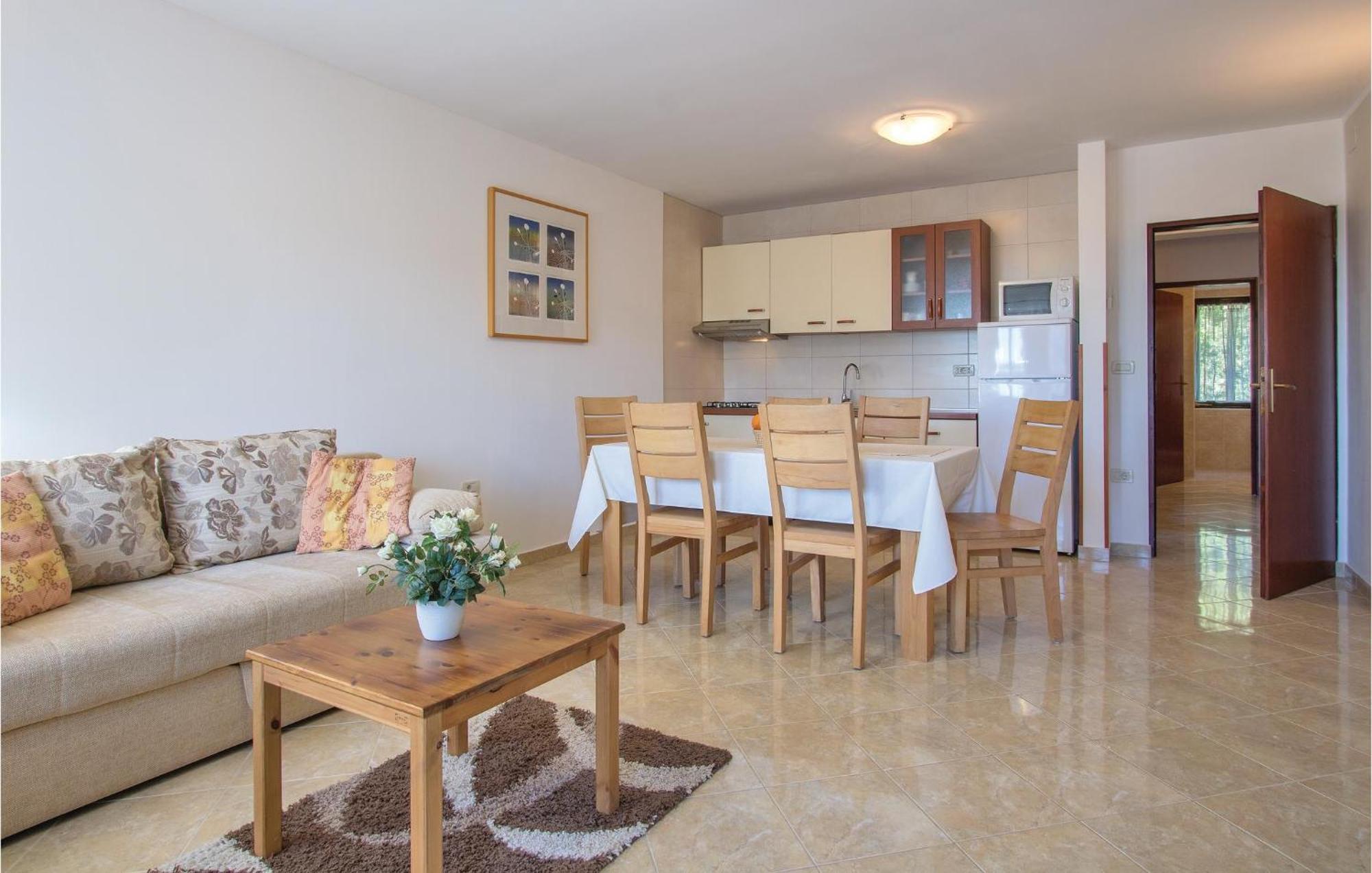 Lovely In With Kitchen Pula
