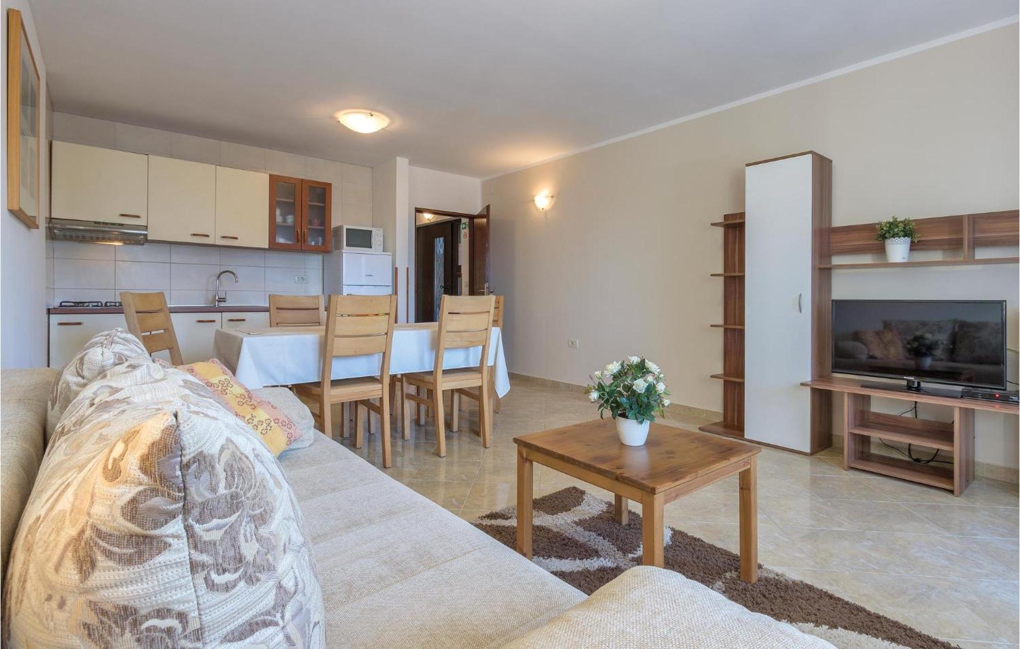 Lovely In With Kitchen Appartement *
