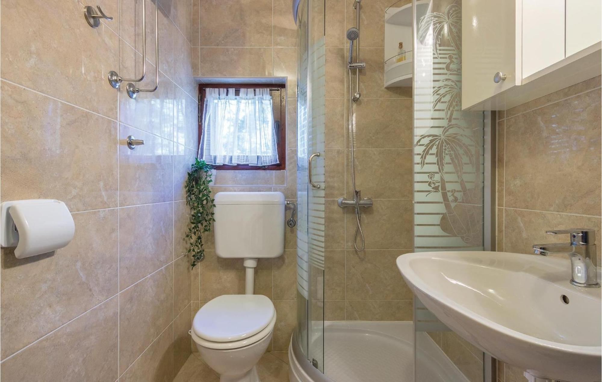 Lovely In With Kitchen Appartement *